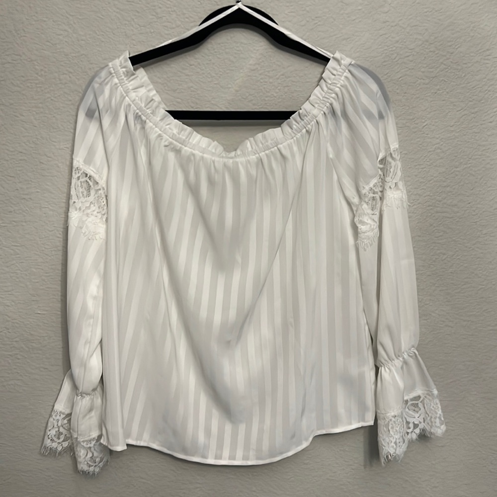NWOT White lace trim blouse